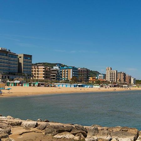 Zara D'Amare A Pesaro 10 Metri Dalla Spiaggia By Yohome エクステリア 写真