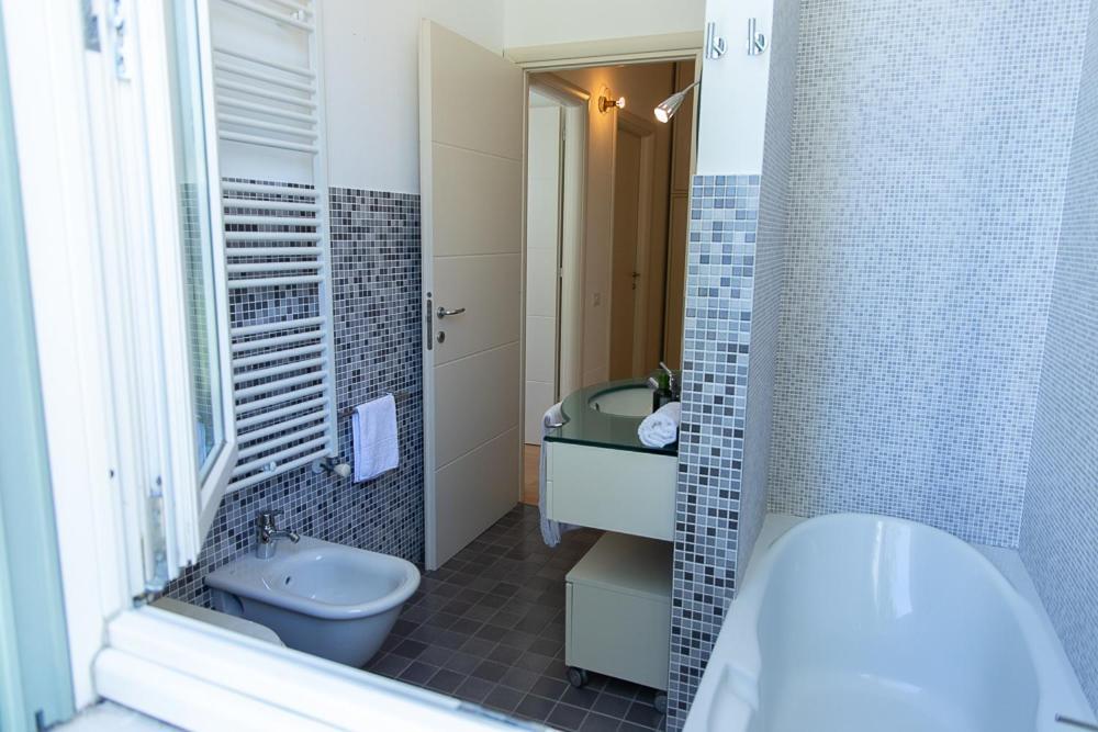 Zara D'Amare A Pesaro 10 Metri Dalla Spiaggia By Yohome エクステリア 写真